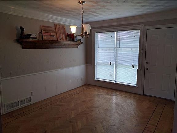 4th image of 3529 Edgebrook Dr