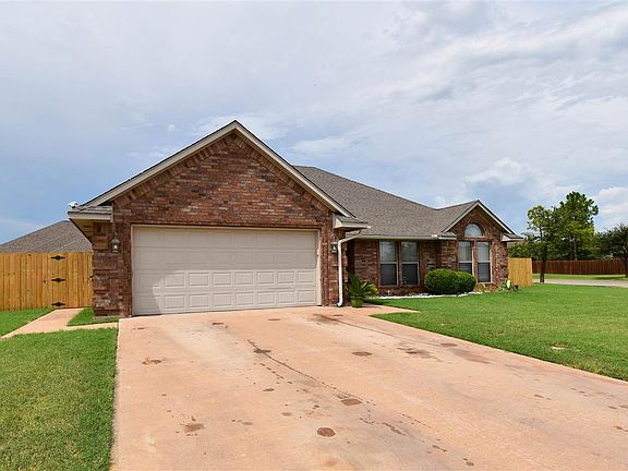 3rd image of 3610 NE Fieldcrest Dr