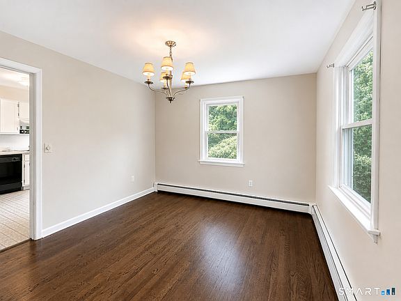 5th image of 8 Oakledge Circle
