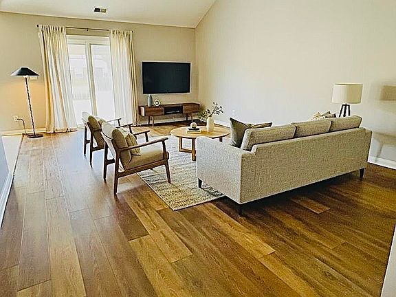 3rd image of 200 Shady Glen Cir