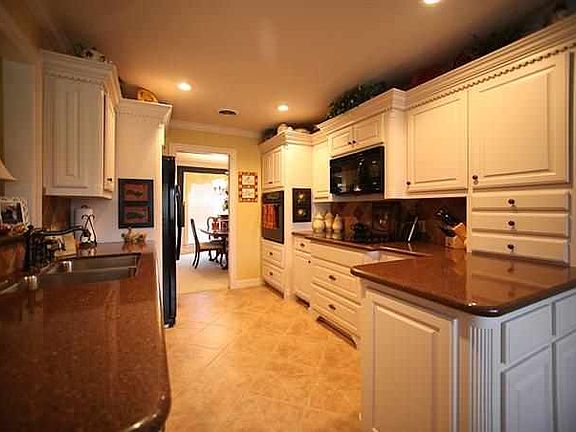 5th image of 5520 Gladys Ave