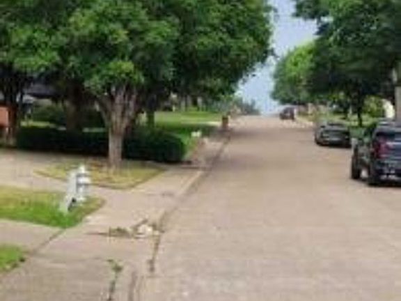 Exterior Neighborhood (street photo)