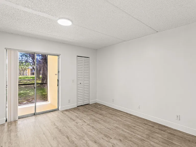 507 Meadows Cir — Photo 17