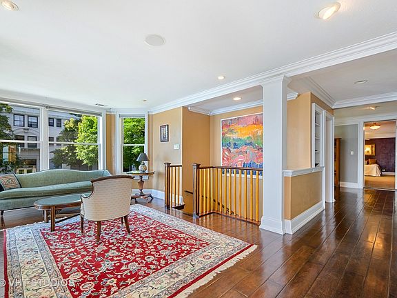 4th image of 1194 W Sherwin Ave #3E