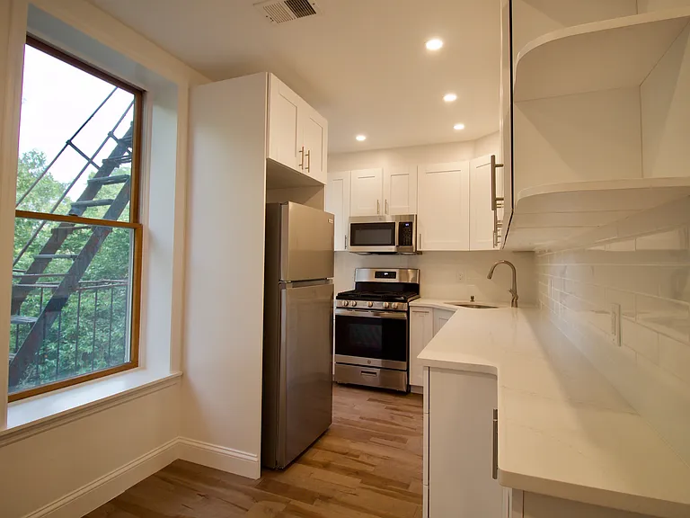 337 Clinton St #3 — Photo 10