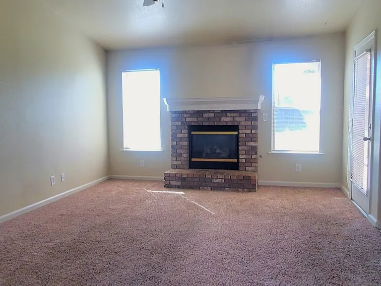 6355 N Babigian Ave — Photo 2