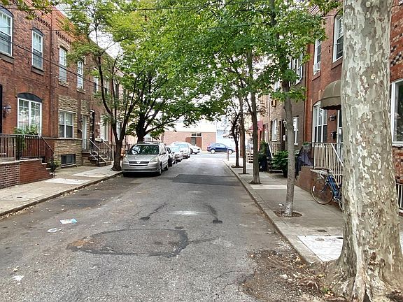 2nd image of 2315 S Woodstock St