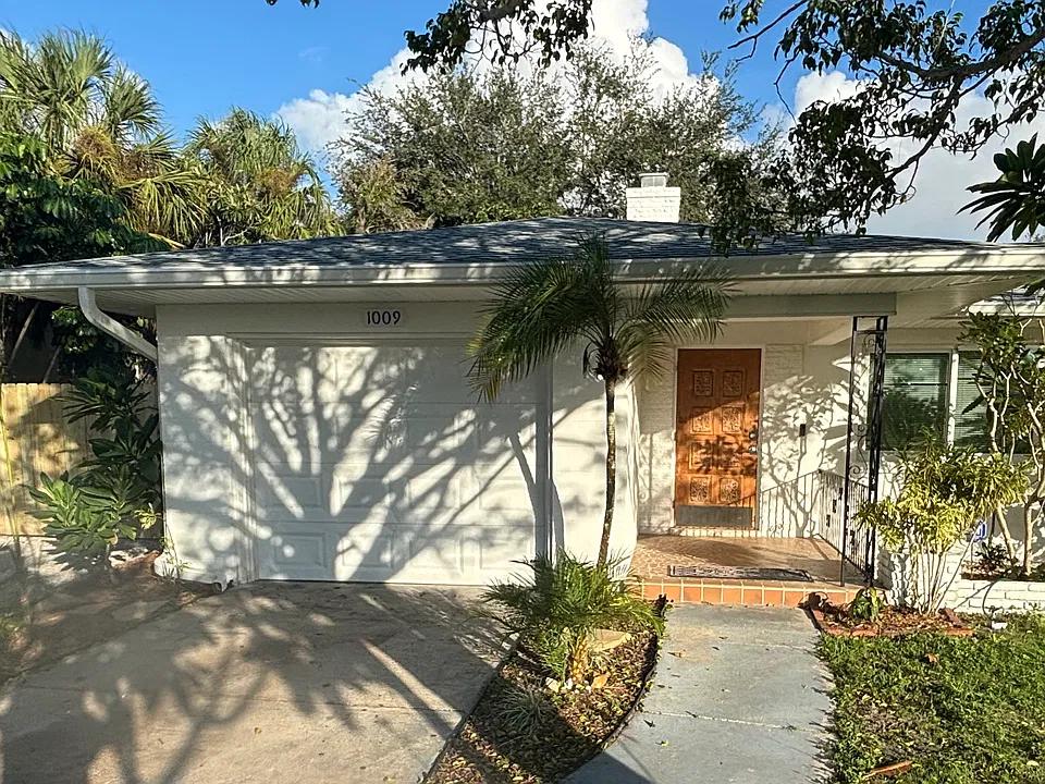 1009 Montezuma Dr