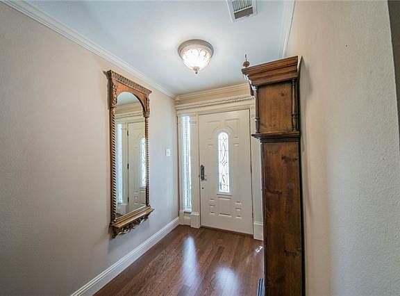 2nd image of 1108 Columbia Dr
