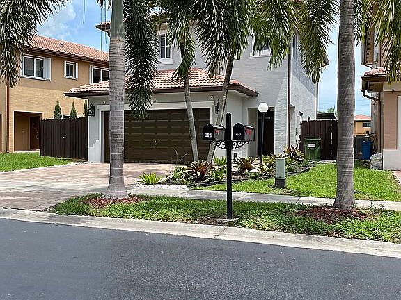 2nd image of 1023 NE 41st Ave