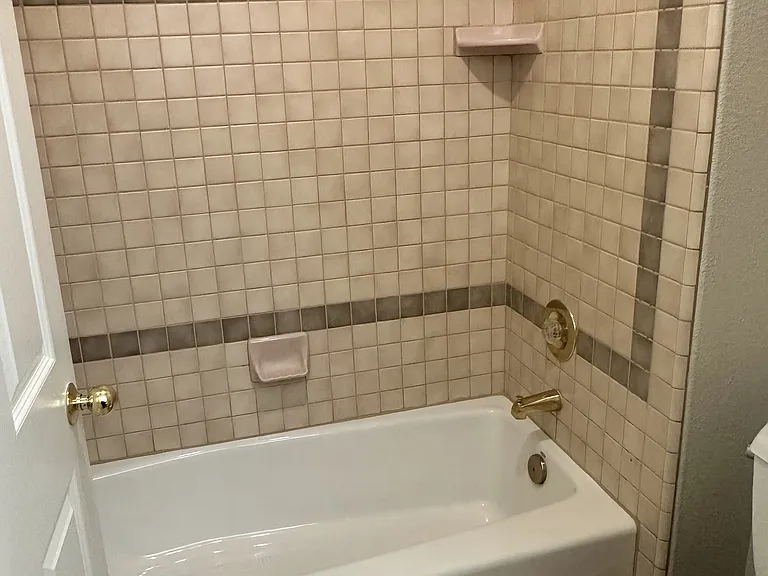 2221 Banbury Cir — Photo 39