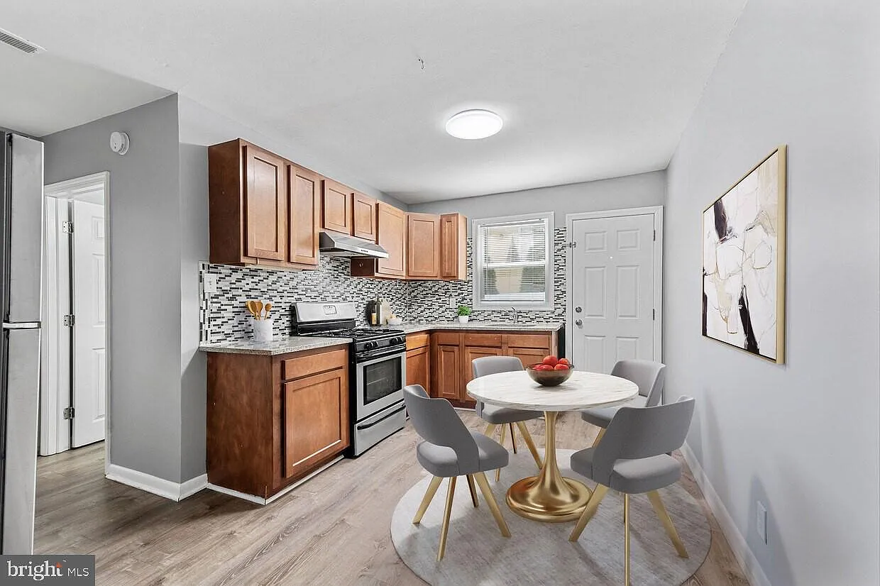 2 bed, 800 sqft, $1,900 — Photo 3