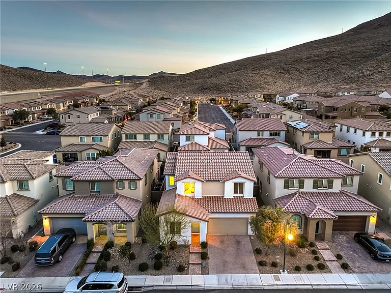 3213 Molinos Dr — Photo 16