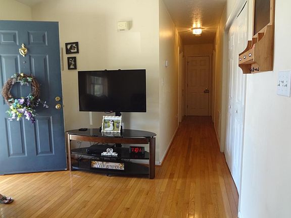 3rd image of 221 McClung Pl