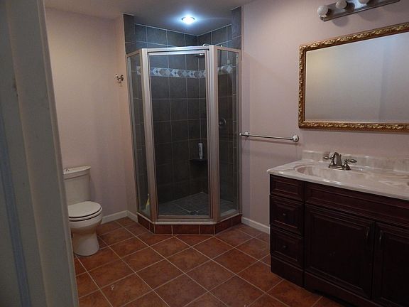 Large 2nd fl. bathroom