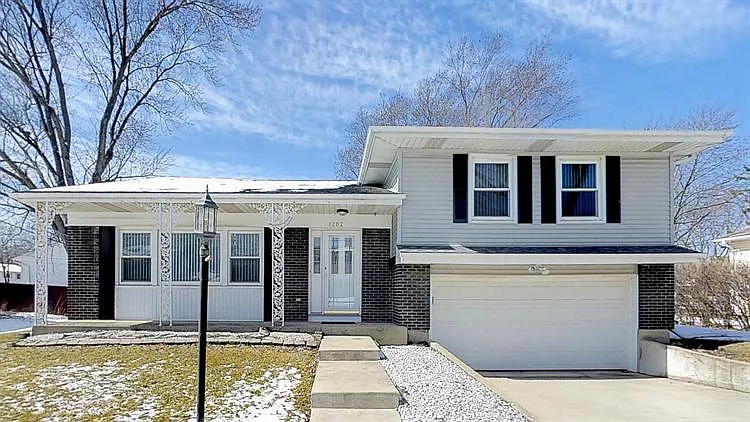 1202 N Hemlock Ln photo 1