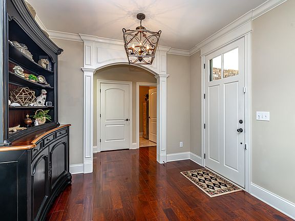 3rd image of 207 Daffodil Ct