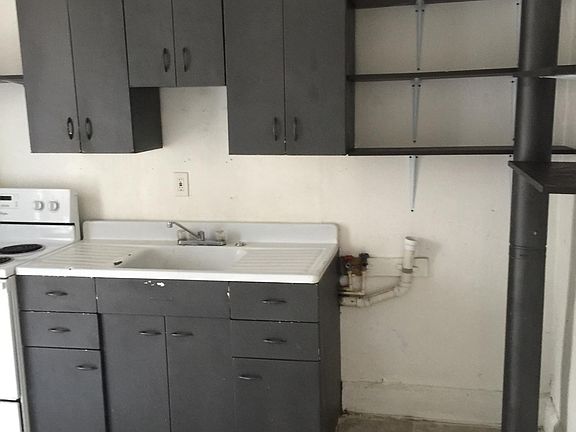 4th image of 300 W 5th St APT 1