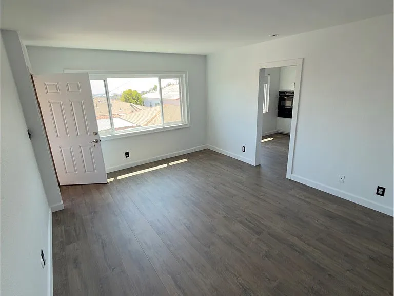 1023 W 19th St #4 — Photo 1