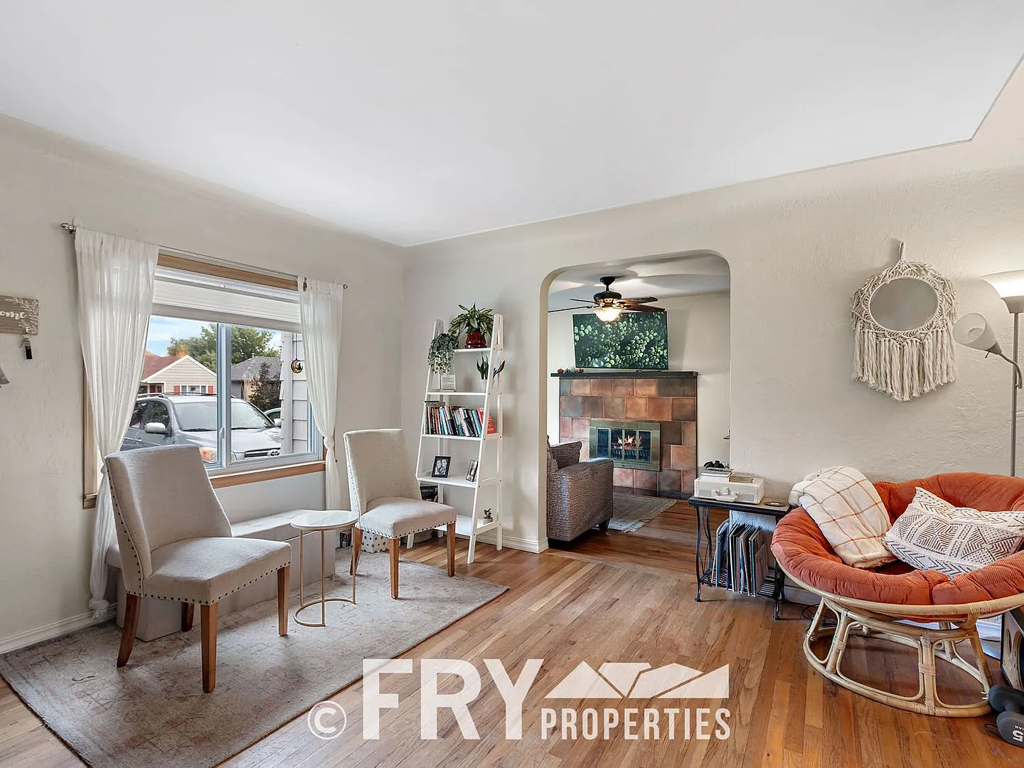 Cozy Ranch in Prime Location With A Large Private Back Yard — Photo 3