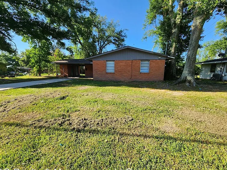 1316 Clover St — Photo 1