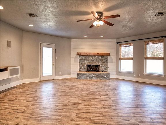 5th image of 1605 High Meadows Dr