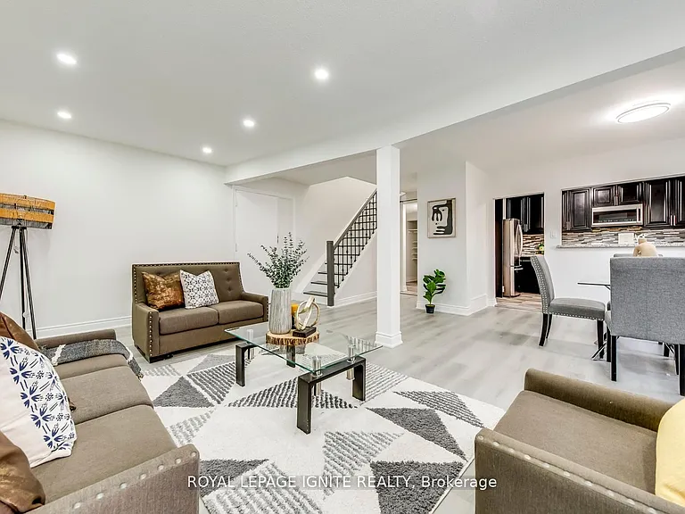 10 Leith Hill Rd #4 — Photo 6