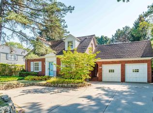 245 Moross Rd, Grosse Pointe Farms, MI 48236