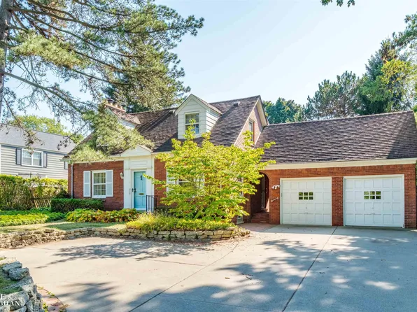 245 Moross Rd, Grosse Pointe Farms, MI 48236