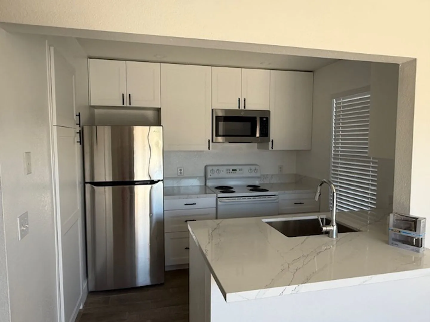 Condo in Gated Palm Lake — Photo 1