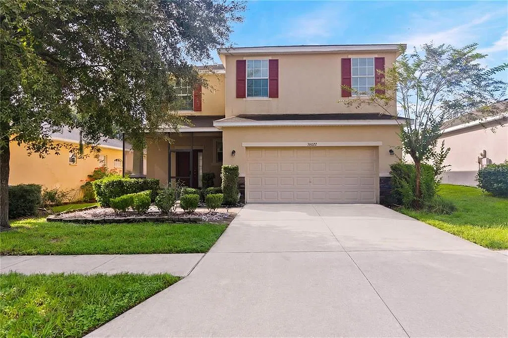 4 bed, 2.5 bath, 2371 sqft, $2,300 — Photo 1