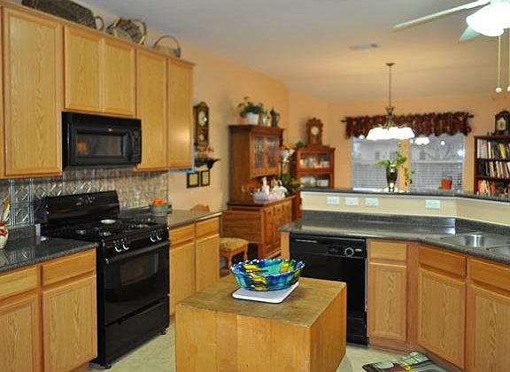 3rd image of 1209 Samson Dr