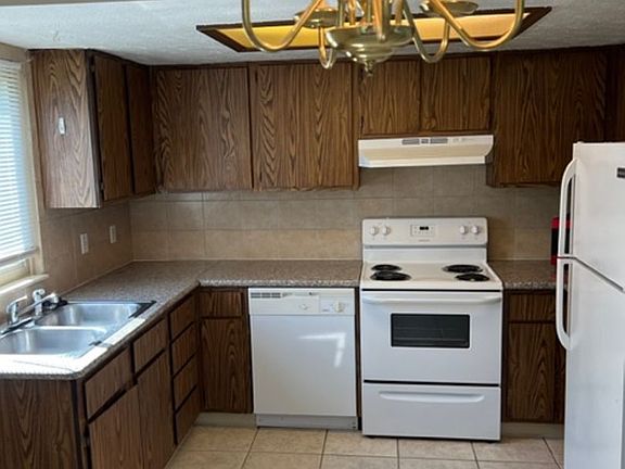 3rd image of 7473 Huntington Dr #1