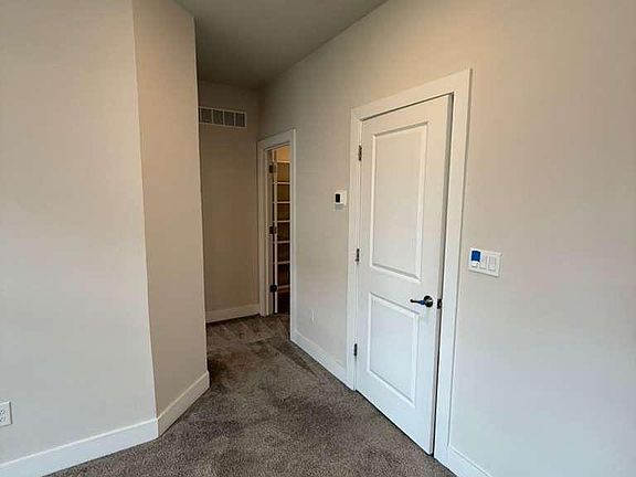 5th image of 704 Peony Ln