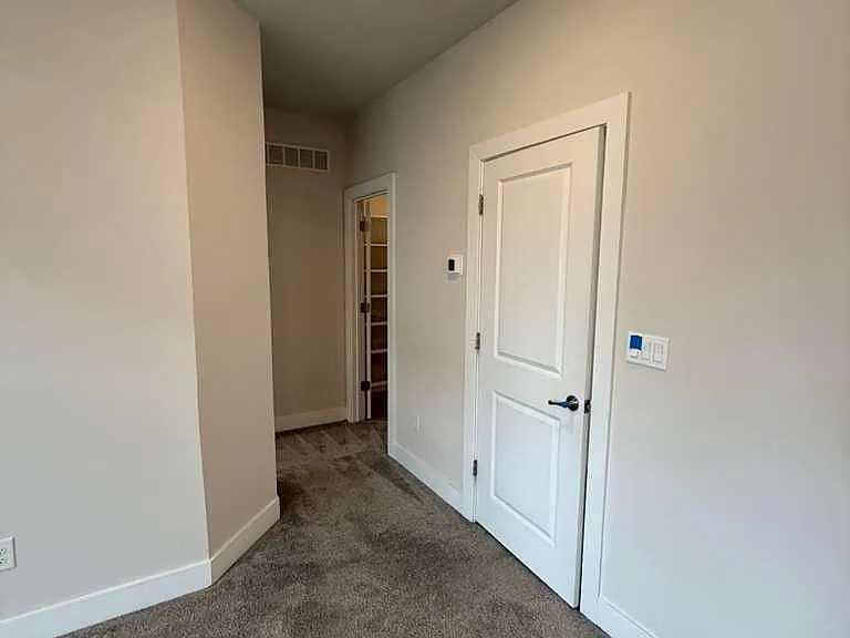 704 Peony Ln — Photo 5