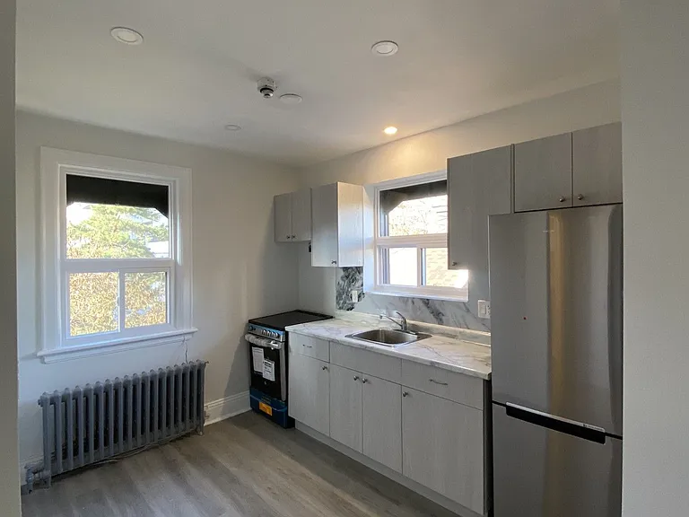 164 Park St S #6 — Photo 2