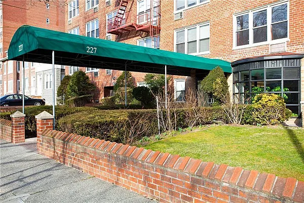 Sold by Triplemint | media 11