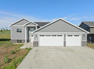 2401 15th St NW, Minot, ND 58703