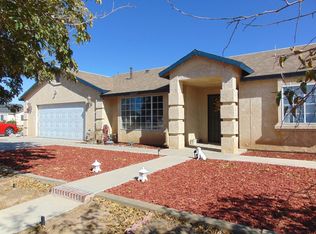 14367 Tonikan Rd, Apple Valley, CA 92307