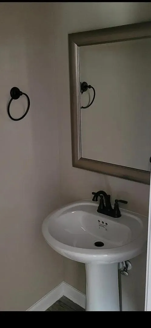 815 Howard (6plex) — Photo 2