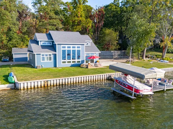 58001 Hill Dr, Paw Paw, MI 49079