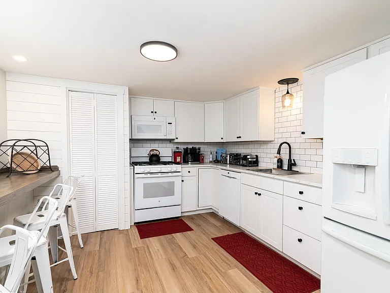 220 Stockbridge Rd — Photo 29