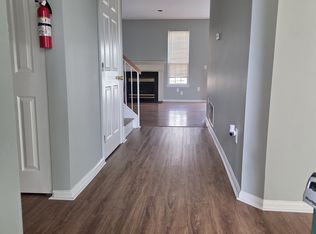 43 Woods Edge Ct, Parlin, NJ 08859