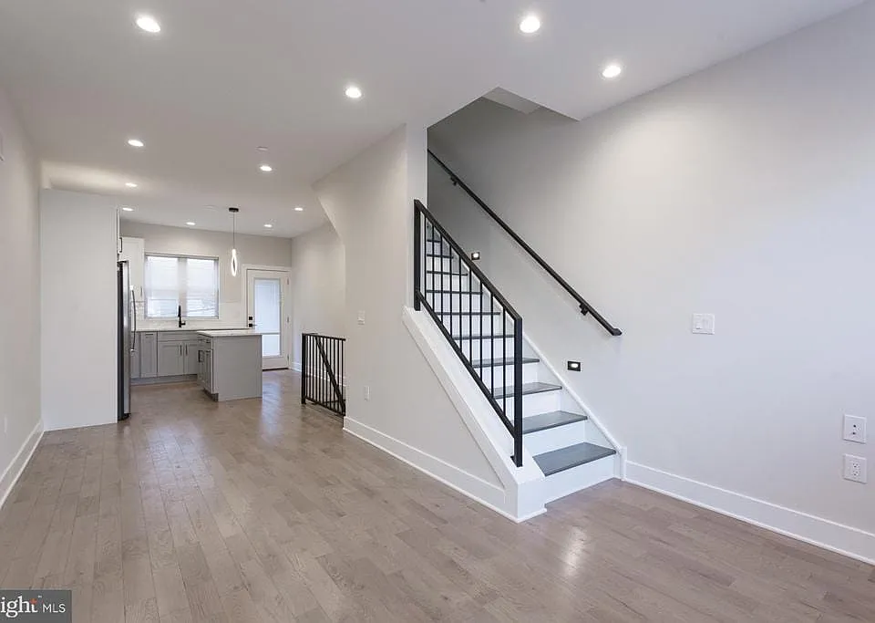 5126 Malcolm St