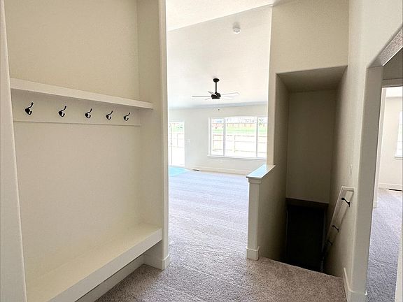 5th image of 829 Canyon Ct