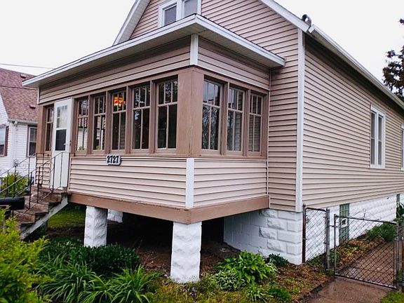 3rd image of 2727 Martha St