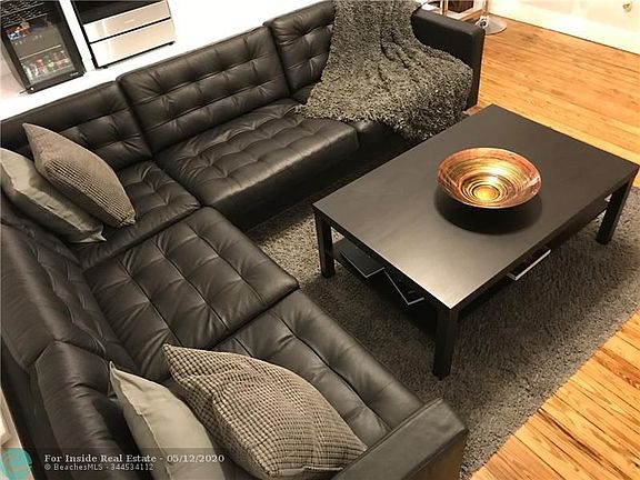 4th image of 814 SE 2nd Ave #1B