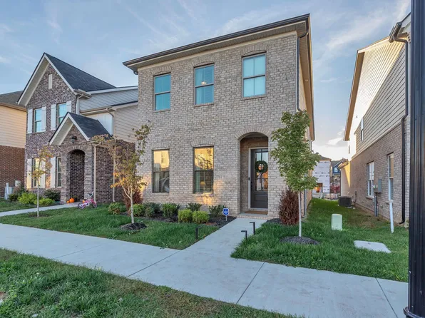 142 Oasis Dr, La Vergne, TN 37086