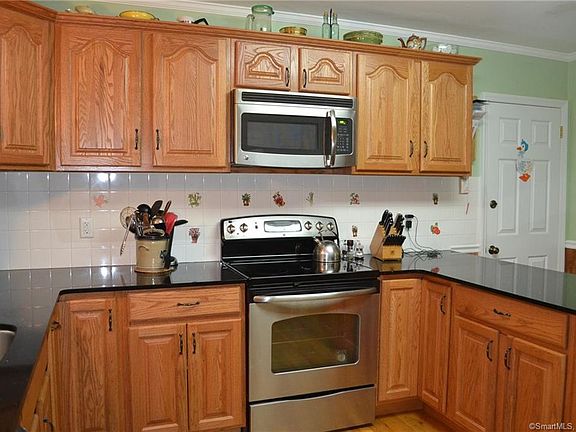 4th image of 35 Valerie Ln