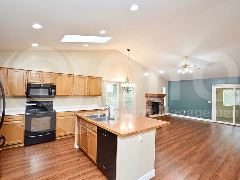 763 W Folley St — Photo 3